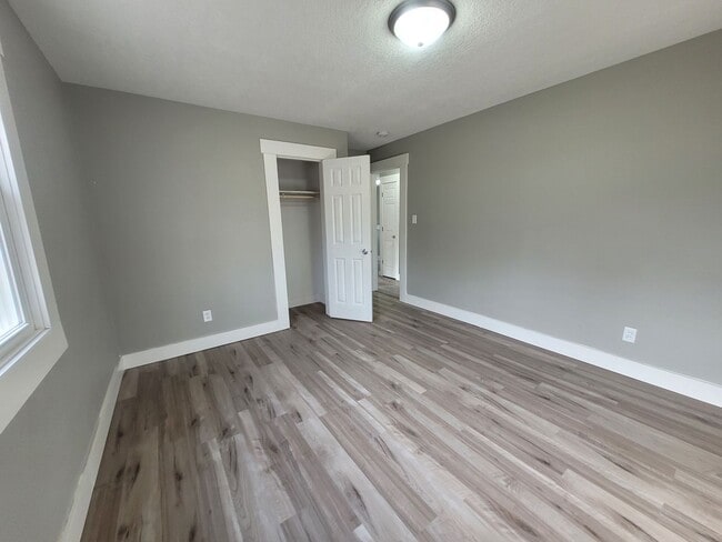 Building Photo - Renovated (in 2024!) two bedroom home, har...
