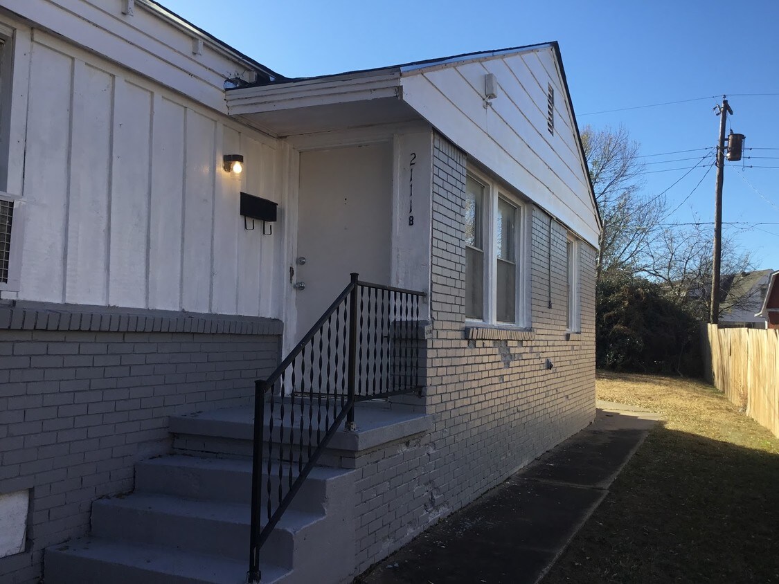 Primary Photo - 2111 Felix Pl