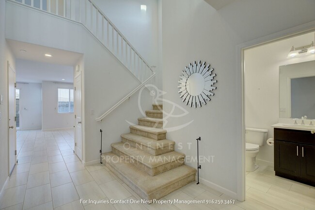 Foto del edificio - Large, centrally located home in Rocklin, CA