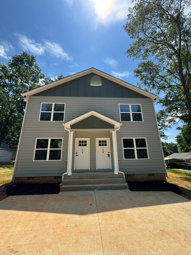 Primary Photo - 153 Brown St