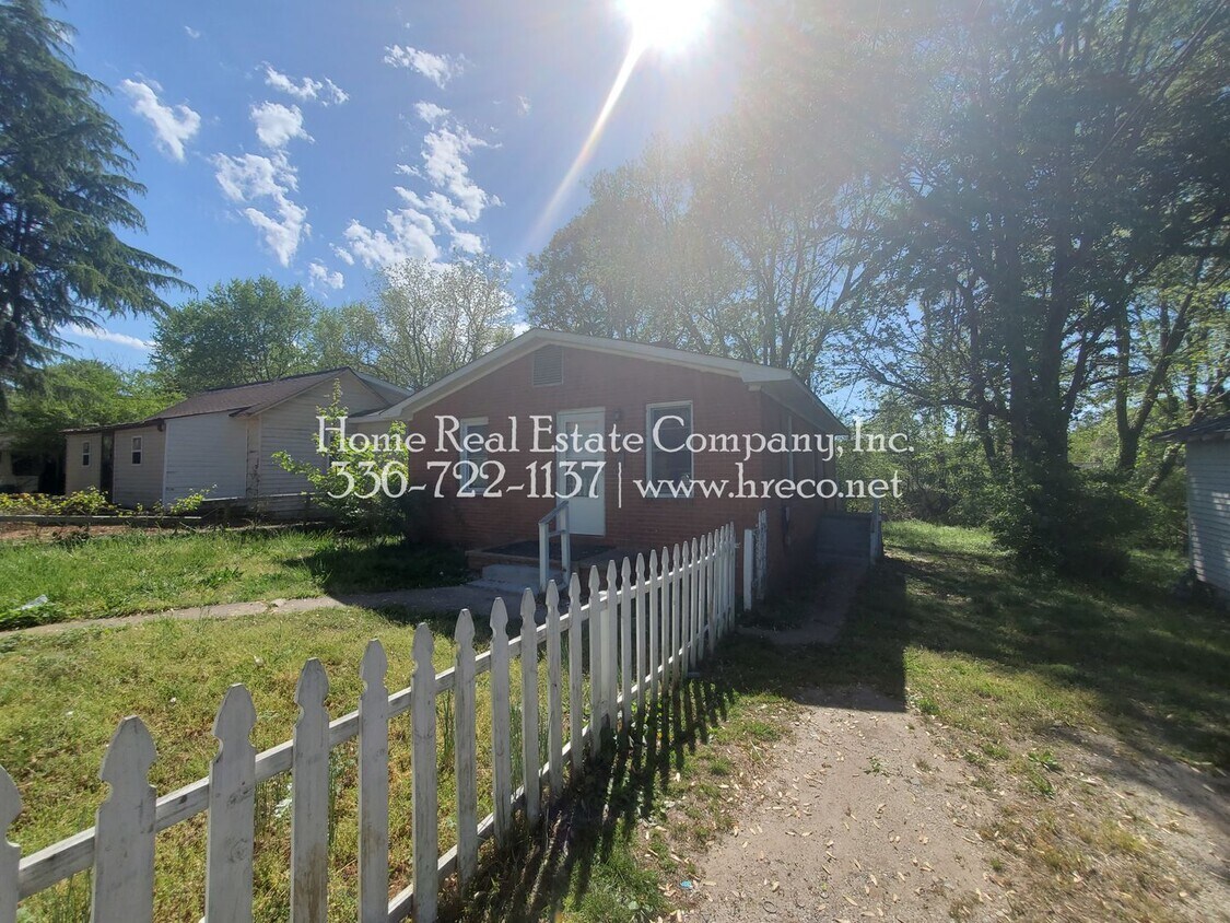 Photo - 2718 Ansonia Street