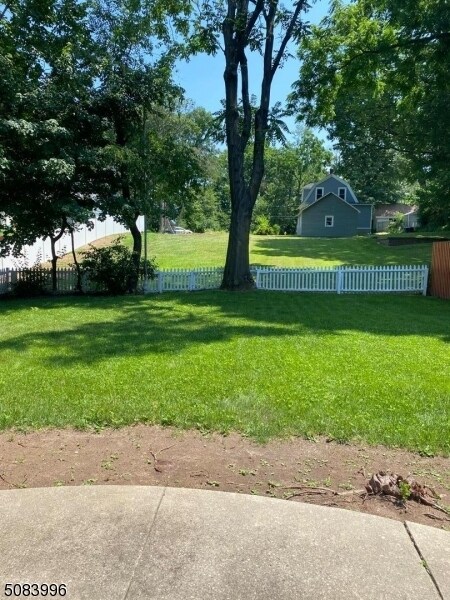 Building Photo - 549 Broughton Ave