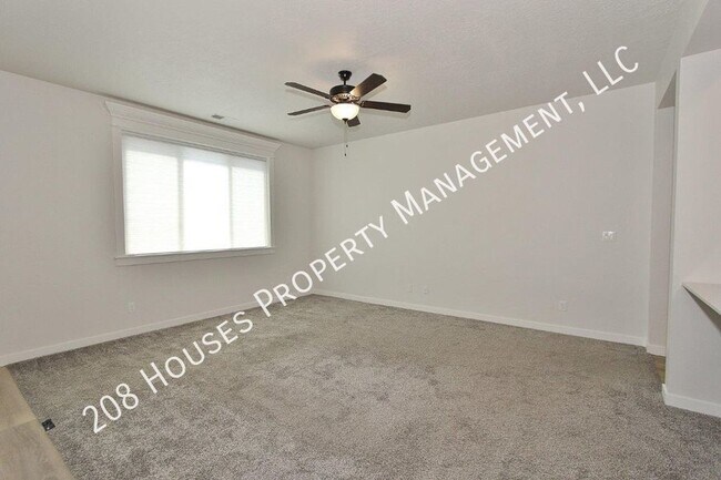 Building Photo - Immaculate SE Boise Home