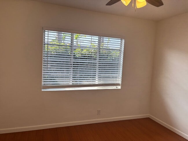 Foto del edificio - 711 W Wilson Ave