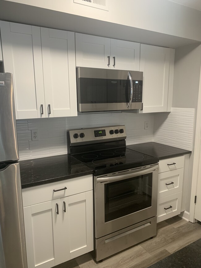 All new kitchen appliances - 935 Washington St