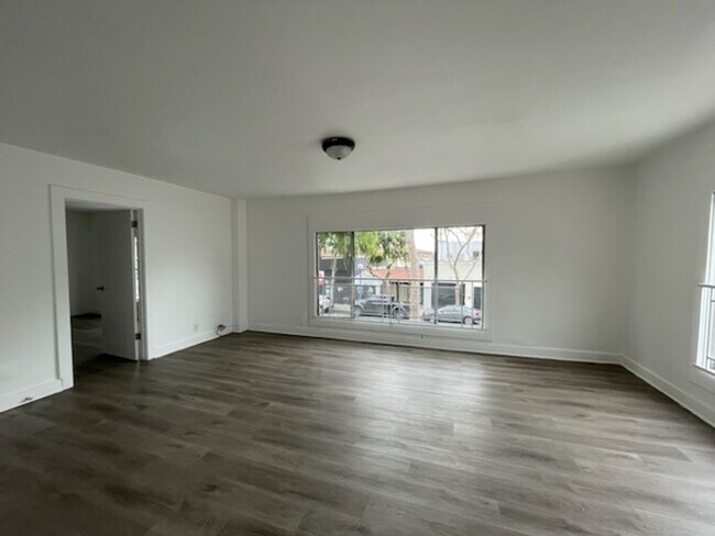 Foto del edificio - 7777 Santa Monica Blvd
