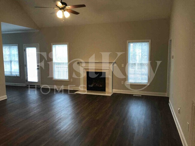 Building Photo - 2215 Charles Towne Ct