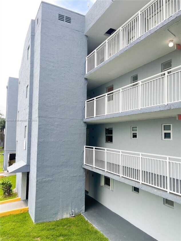 9359 Fontainebleau Blvd Miami, FL 33172 Alquileres en Miami, FL