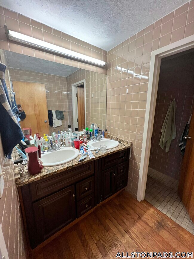 Foto del edificio - 1110 Commonwealth Ave