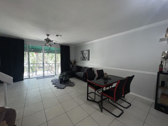 Foto del edificio - 12623 NW 14th Pl