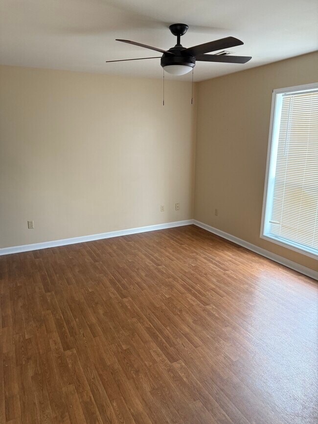 Building Photo - 109 W Bluemont Ct