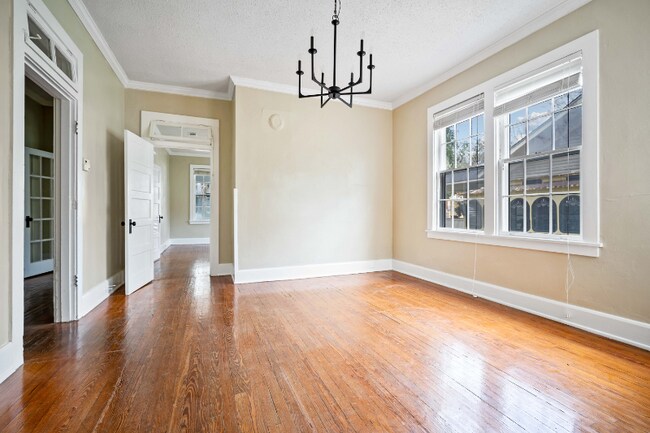Foto del edificio - 1153 Caroline Ave