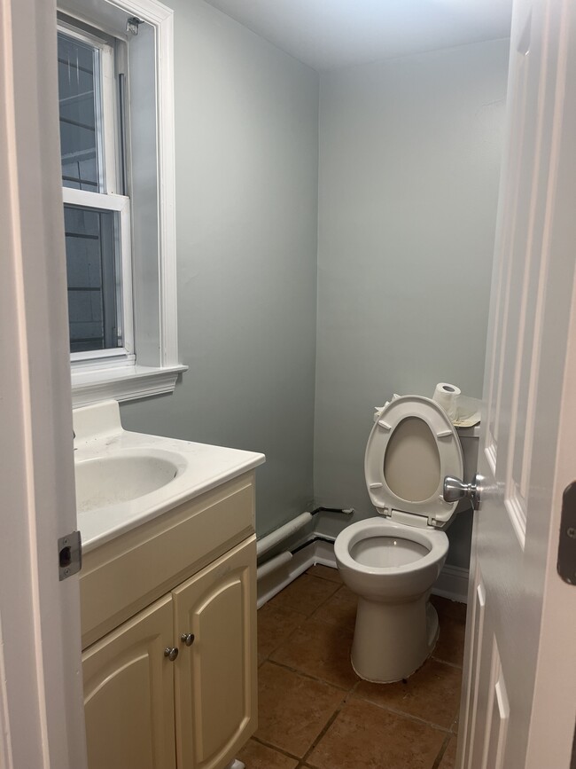 1/2 bathroom - 2720 St Paul St