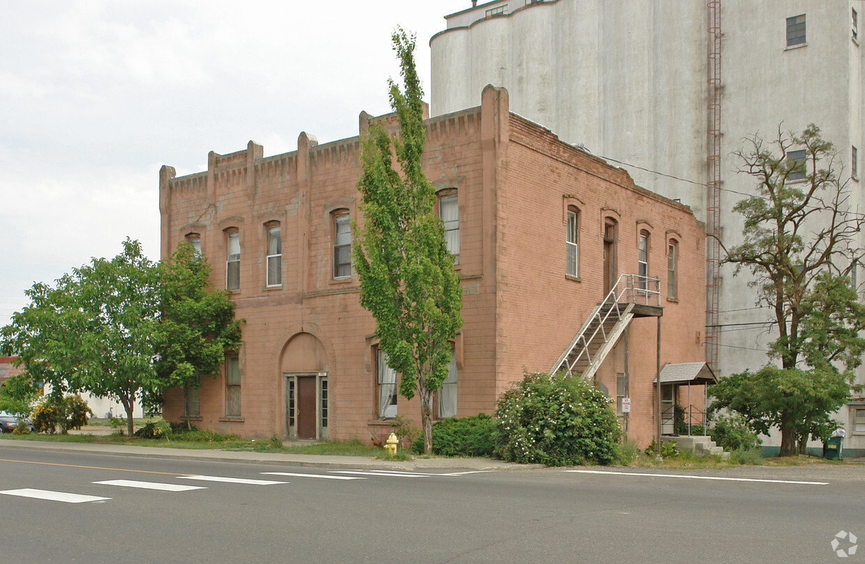 Primary Photo - 705 1st St