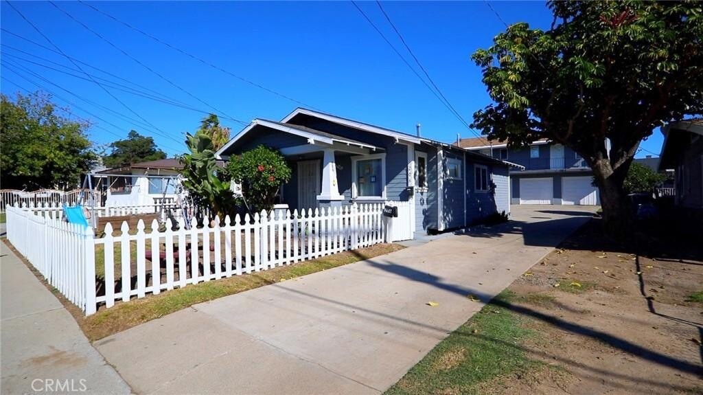 Primary Photo - 204 Lois St
