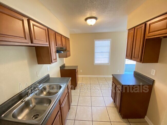 Building Photo - 636 Benham Ave