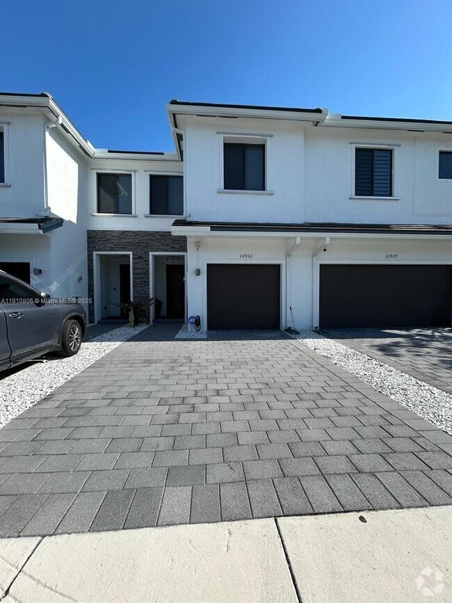 Building Photo - 10933 SW 235th Ln