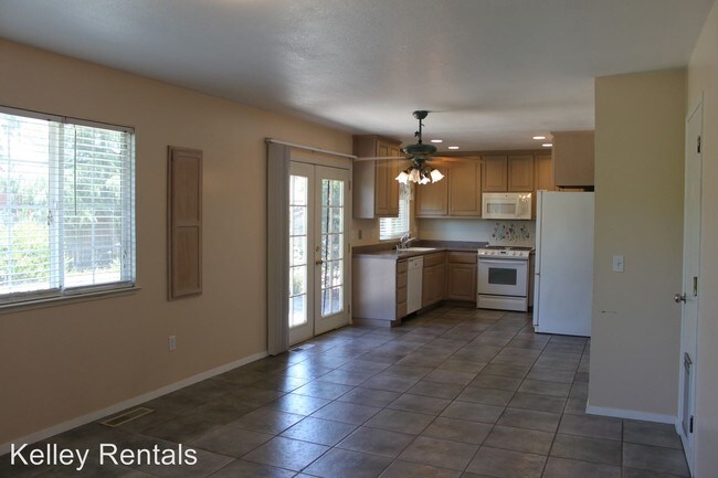 Foto del edificio - 3 br, 2 bath House - 1832 Holiday St