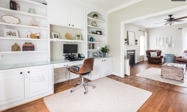 Foto del edificio - 5729 Rolling Creek Pl
