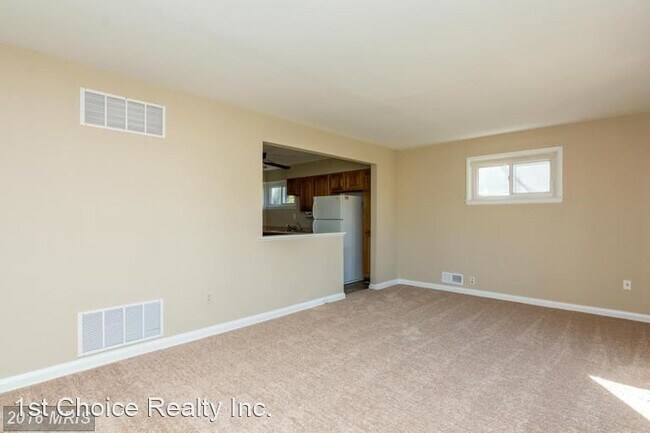 Building Photo - 3 br, 2 bath Apartment - 521 Kent Circle