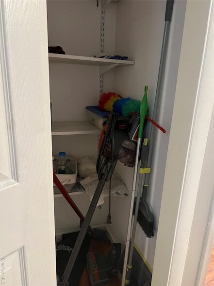 Building Photo - 7 W Bank St