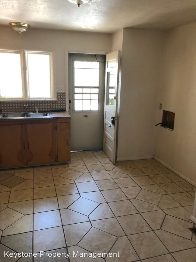 Building Photo - 3 br, 1 bath House - 1510 Crestmoor Drive
