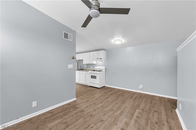 Foto del edificio - 1041 W 10th St