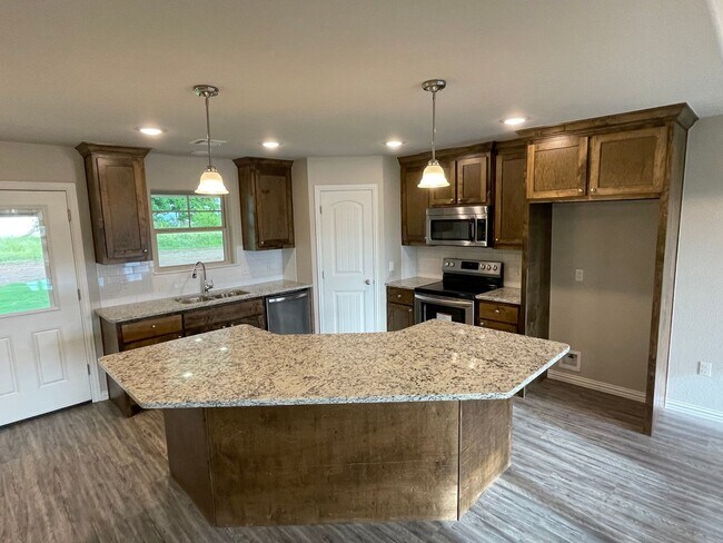 Building Photo - Beautiful 3/2 home in convenient location