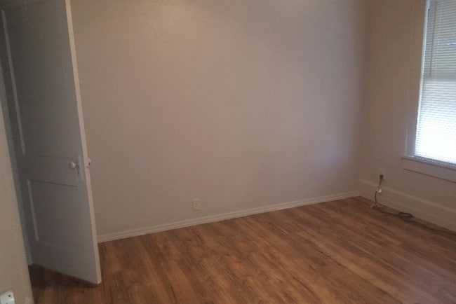 2 bed rooms - 1534 28th St N