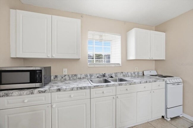 Building Photo - 130 Coco Plum Dr