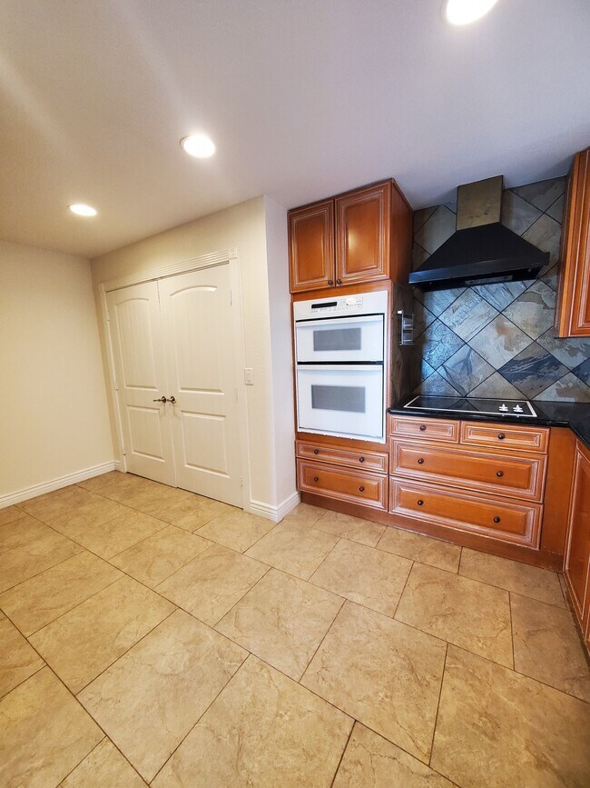 Foto del edificio - 2725 S Azalea Dr