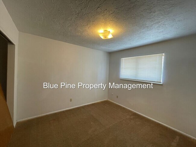 Foto del edificio - 1474 Benton St