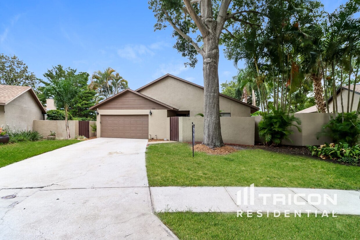 Foto principal - 664 Channing Dr