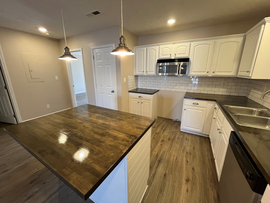Primary Photo - Big 4 Station Residence