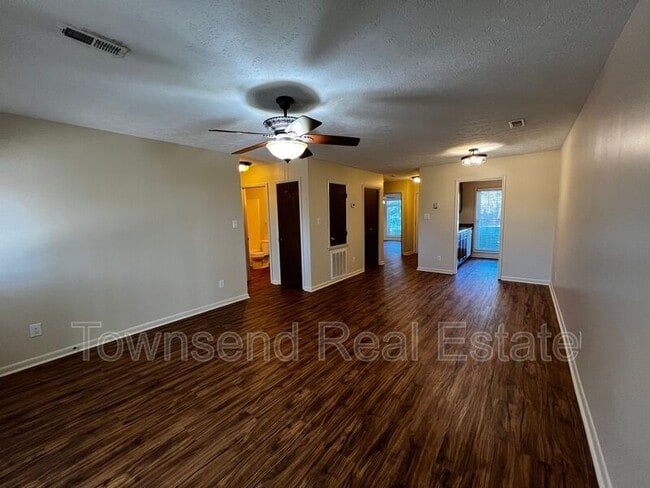 Foto del edificio - 2704 Helaman Ct