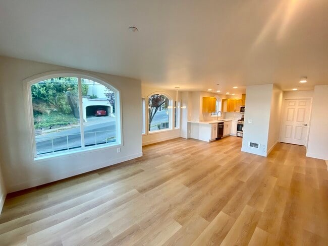 Photo - 1029 Belmont Ave E House