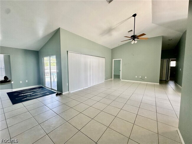 Foto del edificio - 17150 Knight Dr