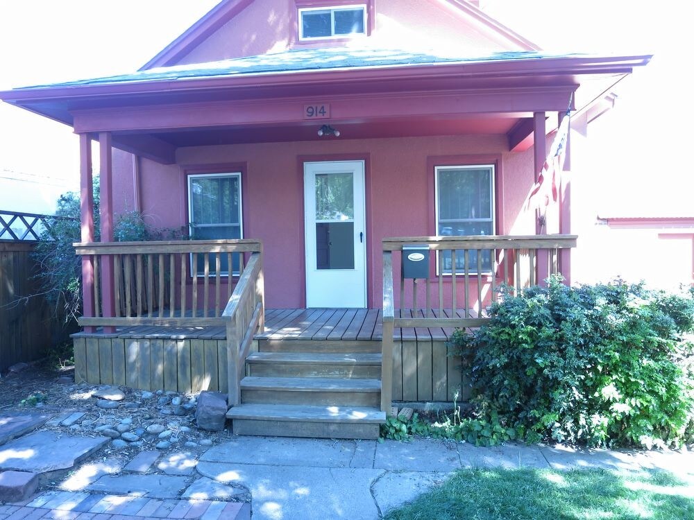 Primary Photo - Hostoric Golden Home For Rent