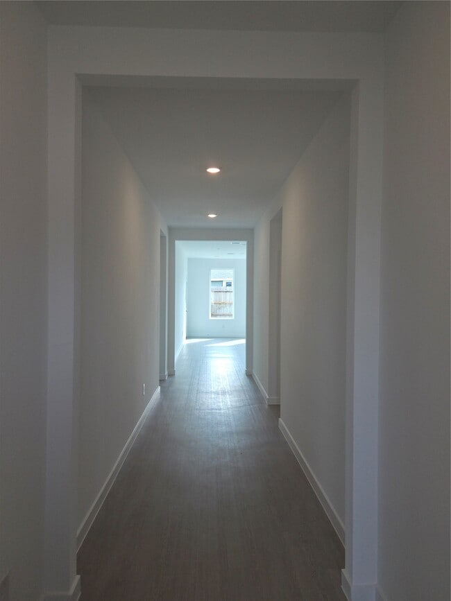 Building Photo - 6511 Silver Emperor Ln