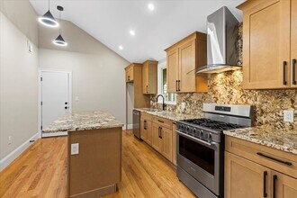Building Photo - 31 Woodale Ave