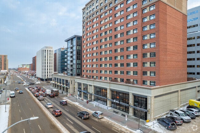 Photo du bâtiment - Mayfair Village South