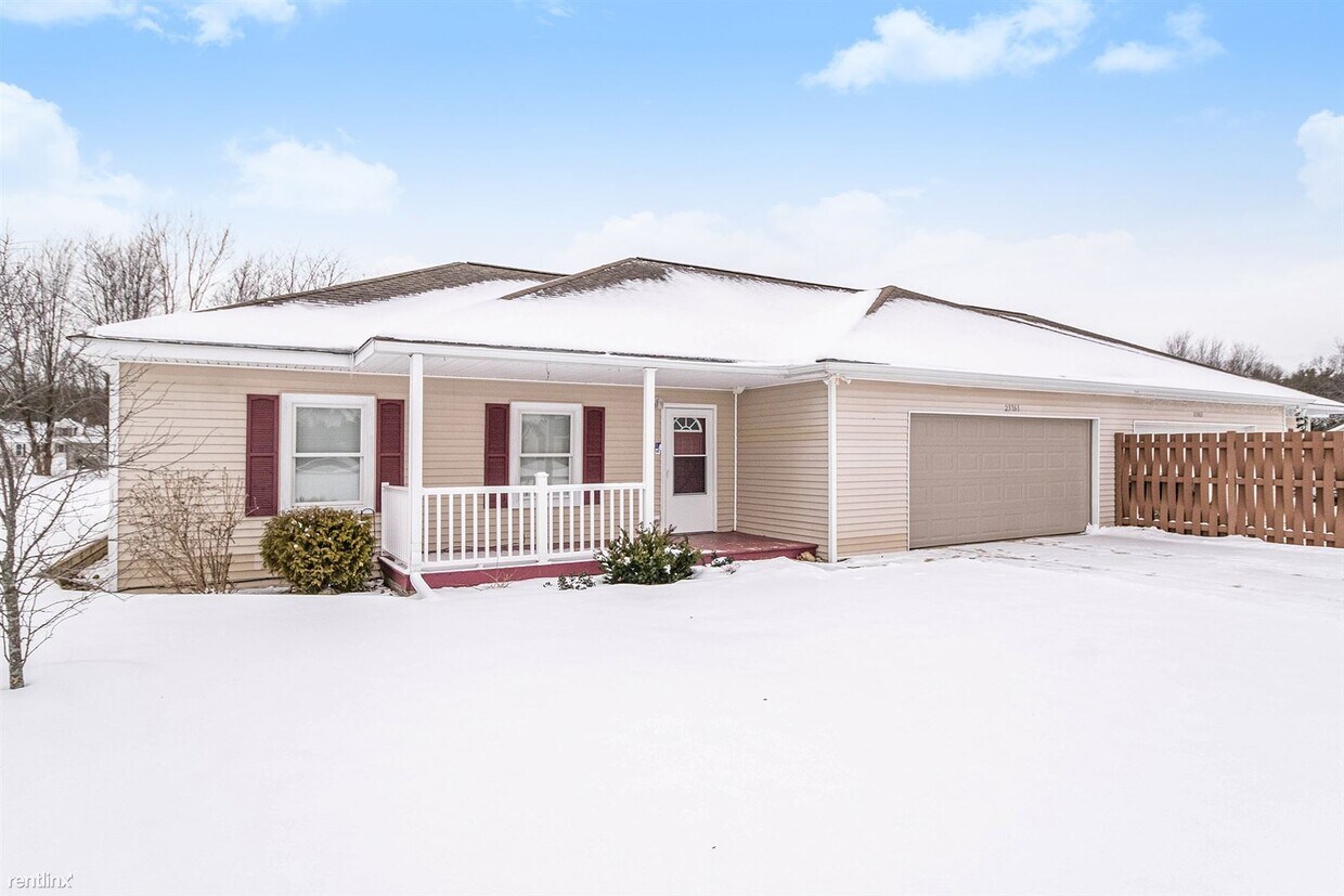 23761 Humming Bird Ave, Mattawan, MI 49071 Townhome Rentals in