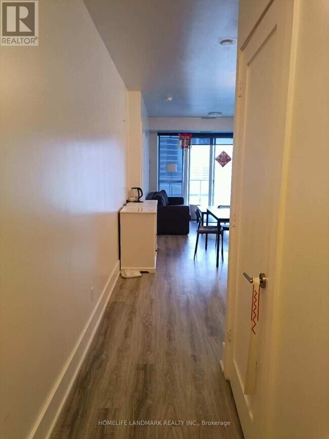 Photo du bâtiment - 300 Front St W