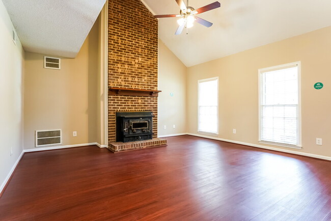 Building Photo - 2805 Fernhurst Ct