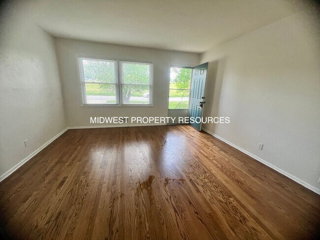 Foto del edificio - Freshly Updated 2 Bedroom Duplex