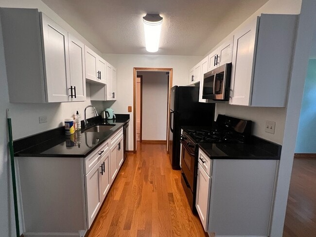 Building Photo - 3327 Acorn Ct
