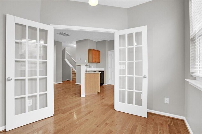 Building Photo - 241 Village Square Dr