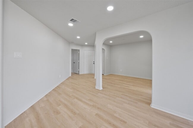 Building Photo - 5203 Panay Park Dr