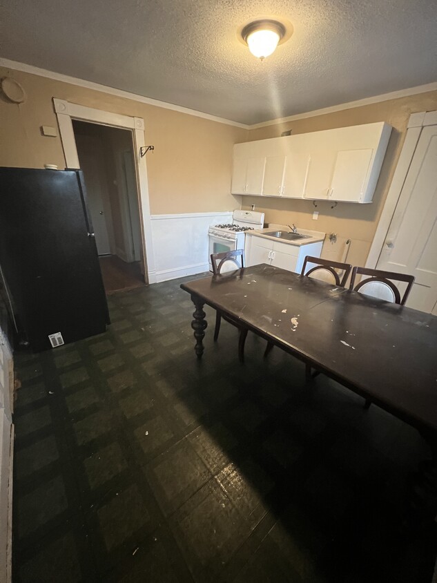 Primary Photo - 118 Barker St