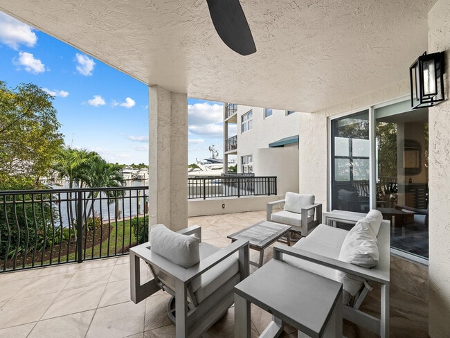 Building Photo - 1050 Seminole Dr